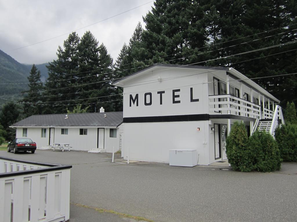 The Mighty Fraser Motel Boston Bar エクステリア 写真